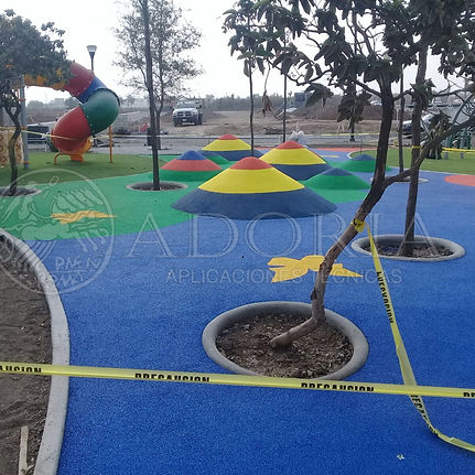Piso de caucho reciclado amortiguante para parques infantiles en México, Monterrey, Guadalajara, Puebla y todo México