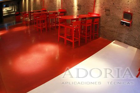Piso para tienda epóxico autonivelante con diseño y colores