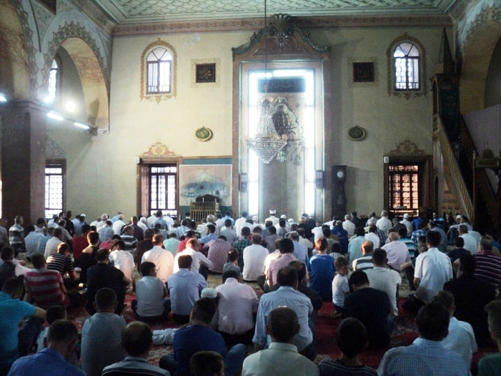 Balkanlar'da Yaşayan Müslümanlar Bayram Namazı İçin Camileri Doldurdu