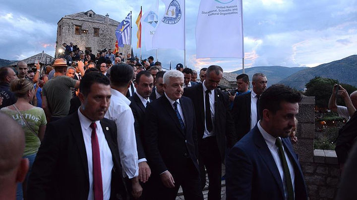 Mostar Köprüsü'nün yeniden açılışının 14. yıl dönümünde tören