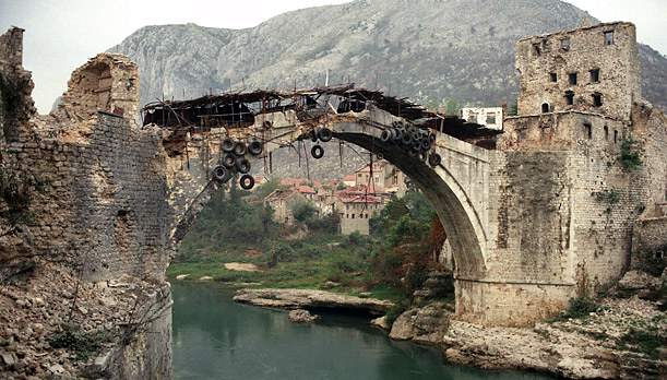 Mostar Köprüsü 24 yıl önce bombalanmıştı