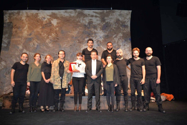 Aliya İzzetbegoviç'in Hayatı Sahnelendi