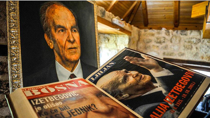 Dönemin gazete manşetlerinde Aliya'nın ölümü