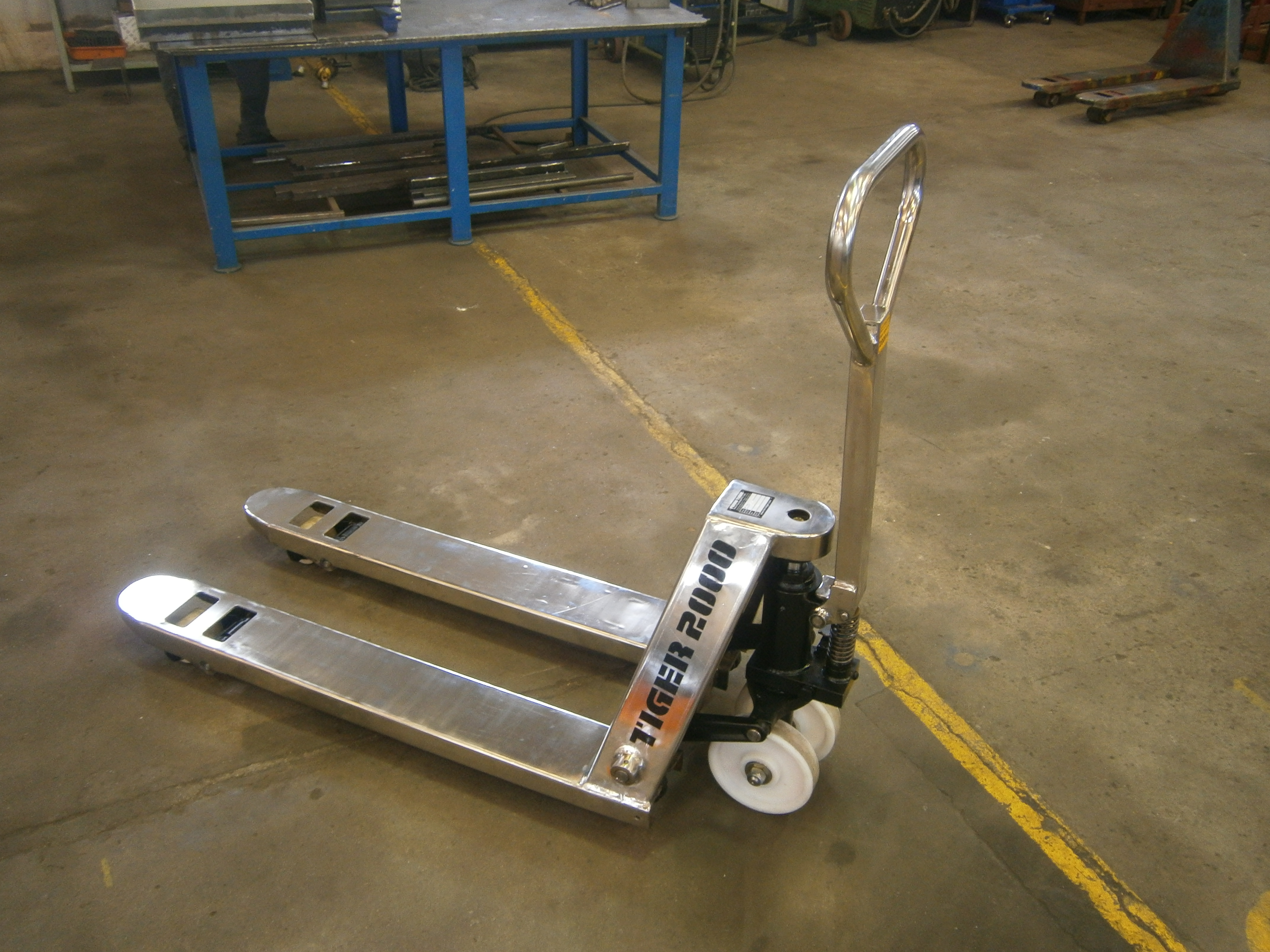 TACKLERS HYDRAULIC MATERIAL HAND PALLET TRUCK