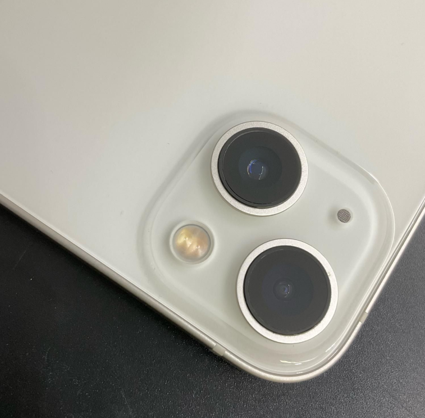 サムネイル： iPhone 13　ホワイト