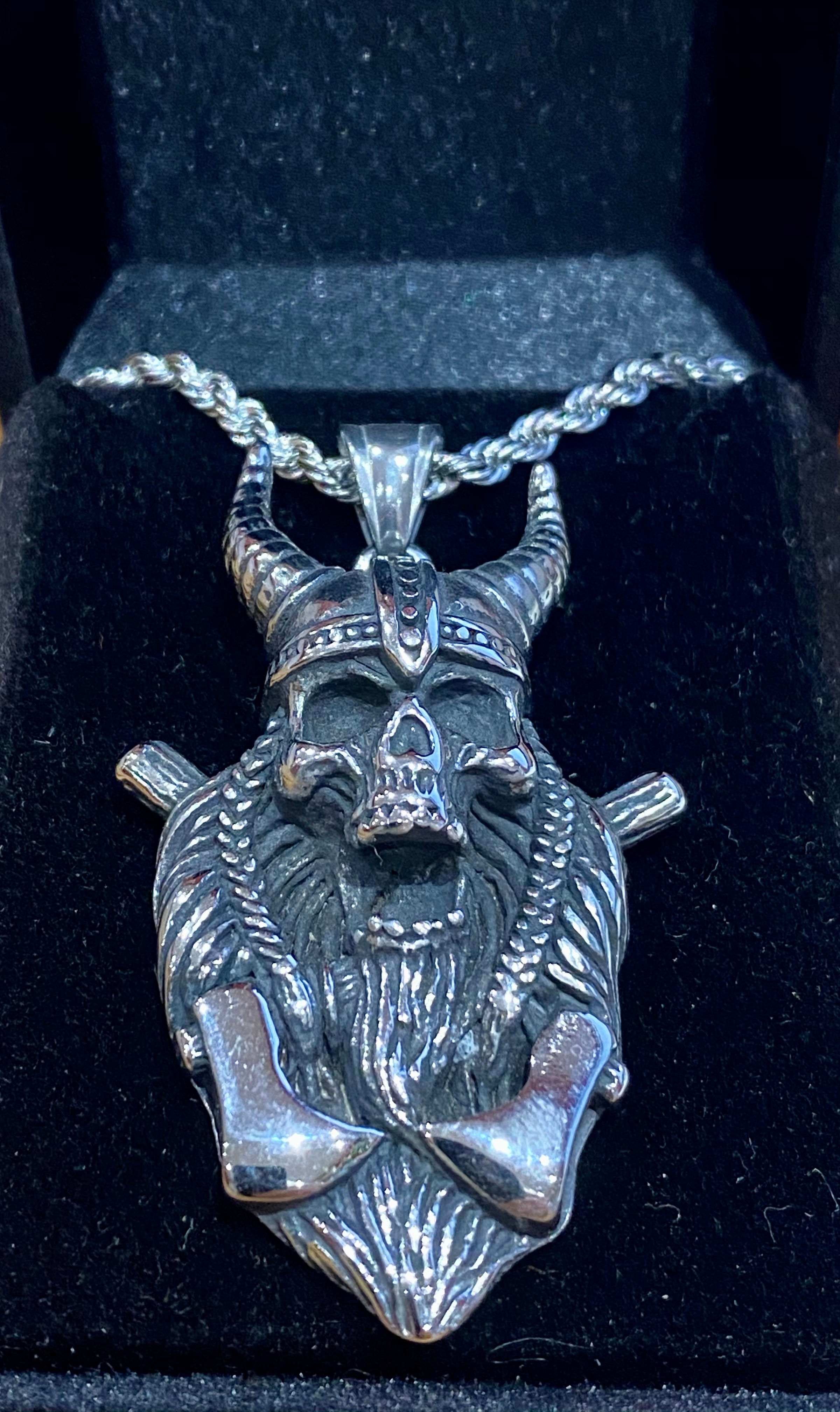 PENDENTIF ET SA CHAINE