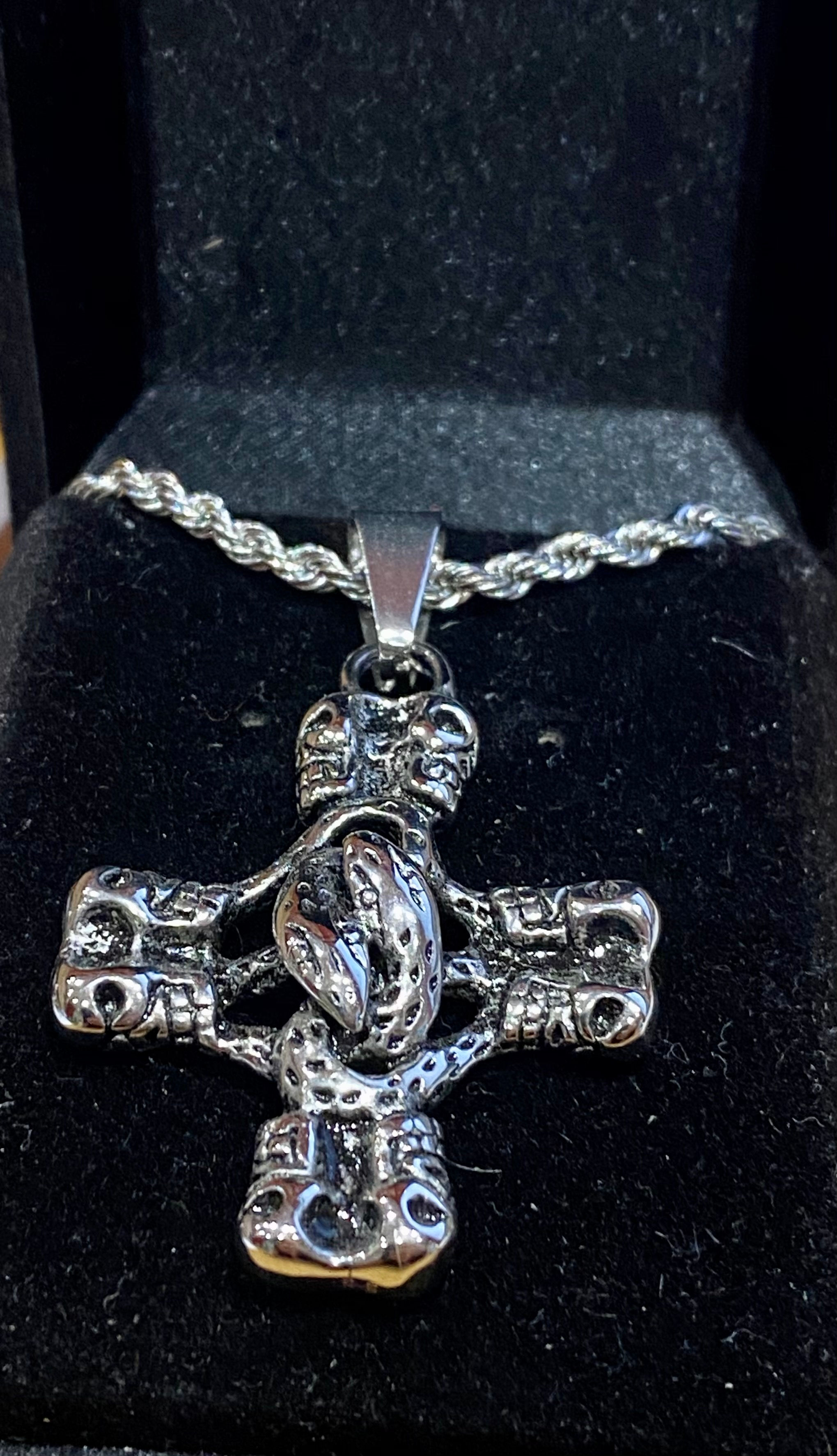 PENDENTIF ET SA CHAINE