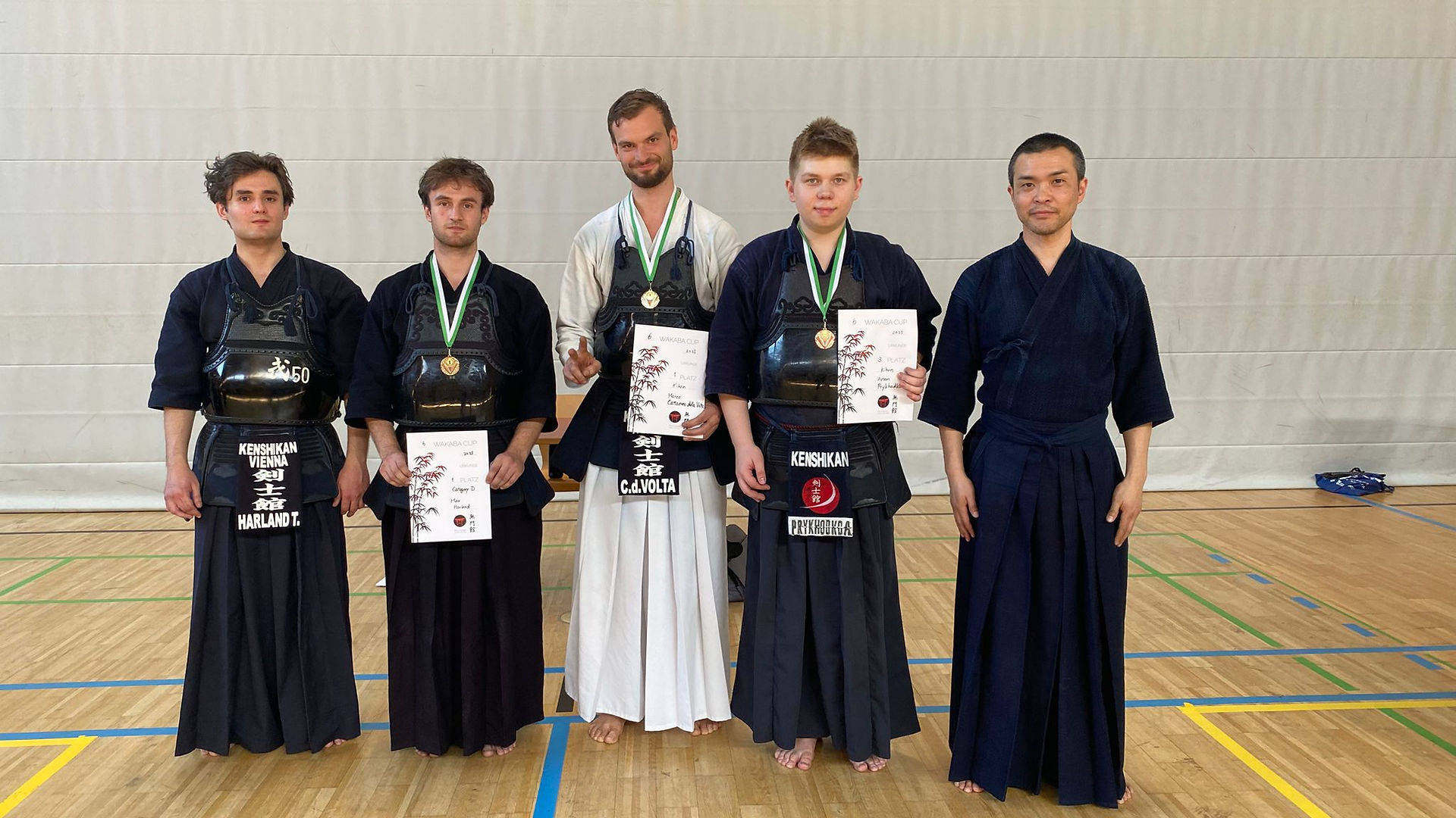 Kenshikans Team mit Urkunden und Medaillen