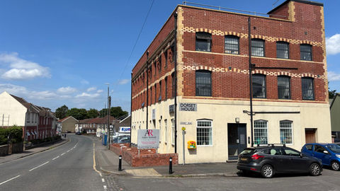 56th Defib Now Live in Kingswood – Thanks to Ashley Rodwell Insurance