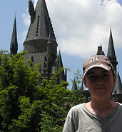 Alex Nelson poses in front of Hogwarts castle