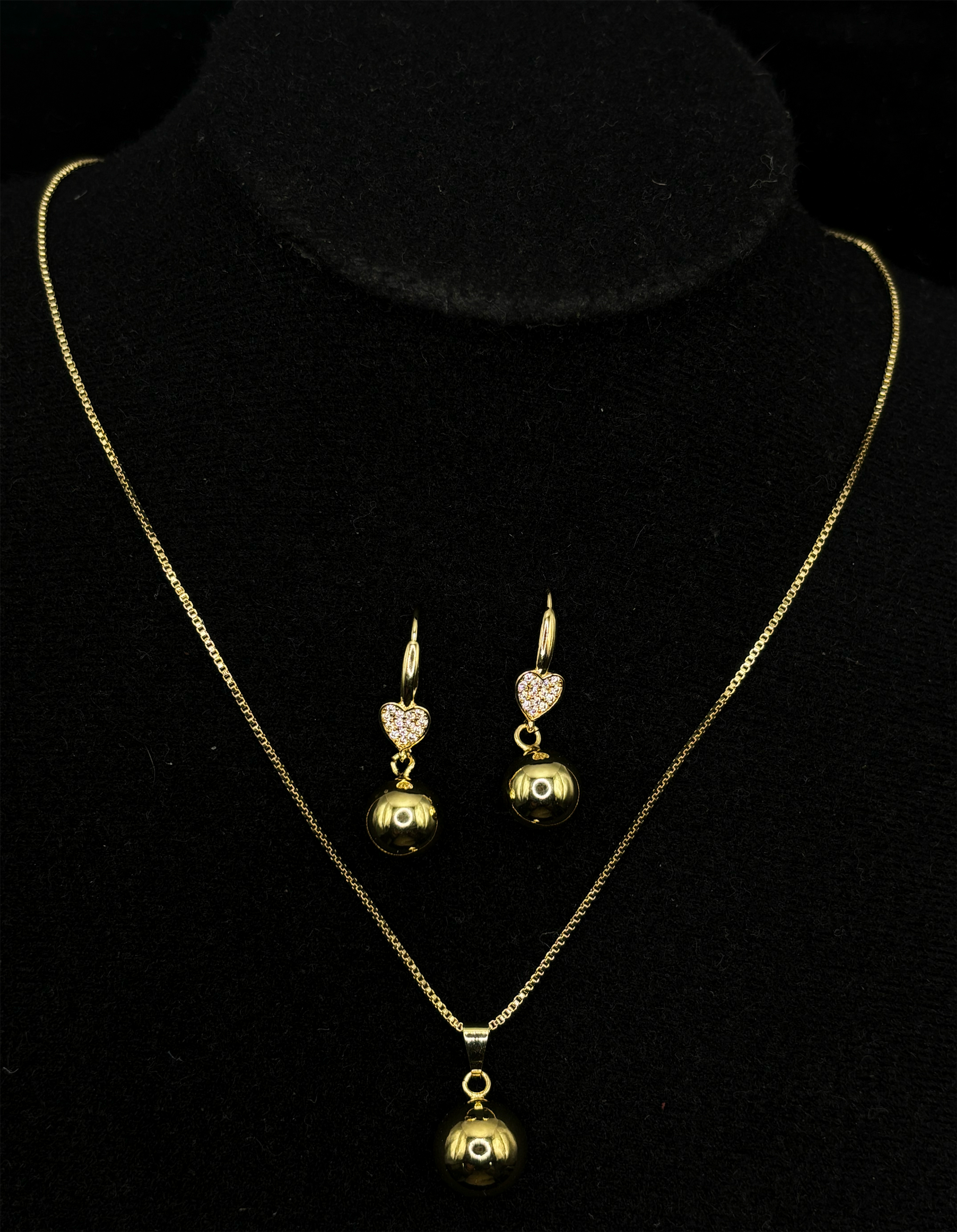 Collar y Aretes Esferas con Corazón