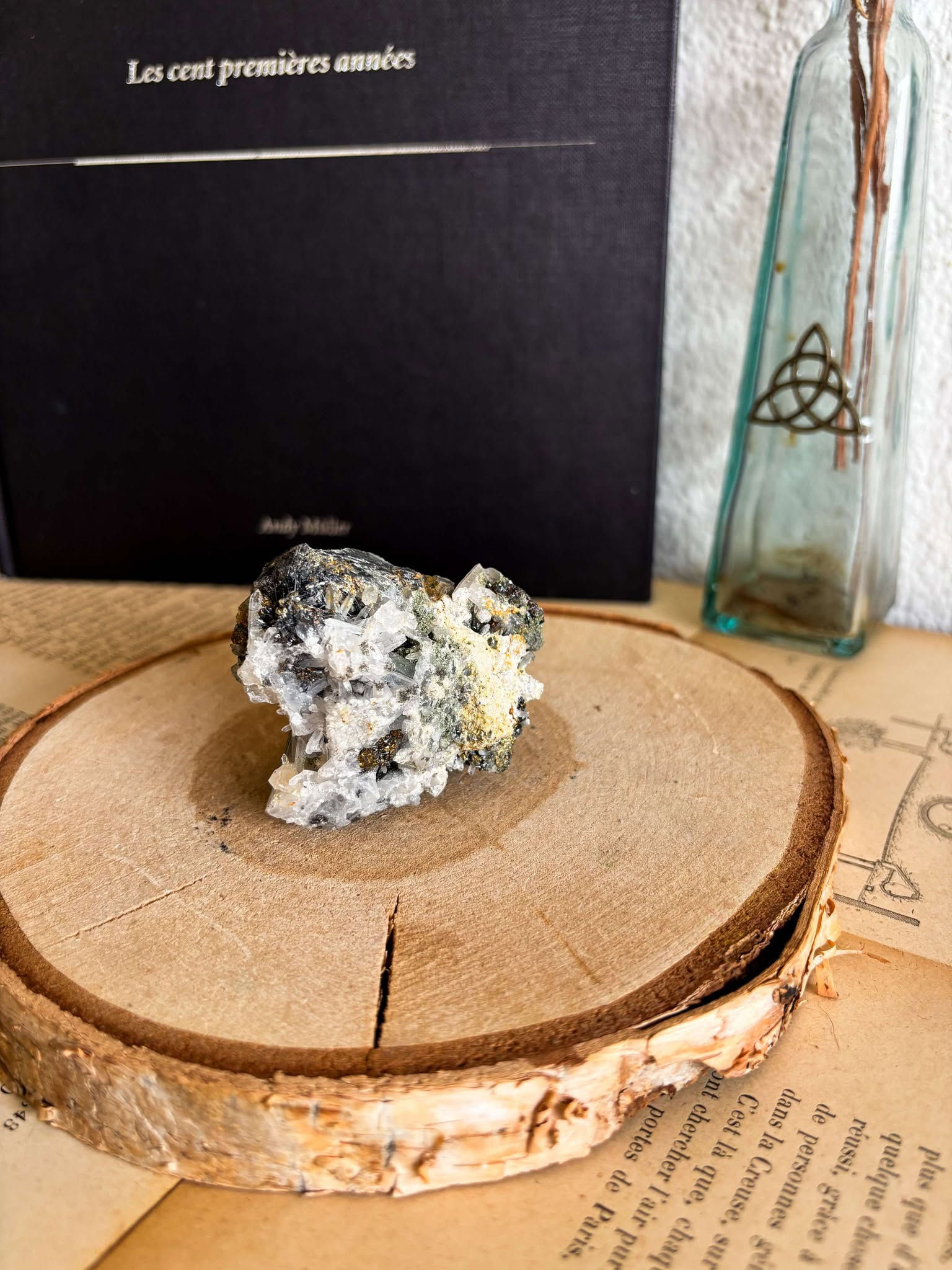 Arsenopyrite, quartz blanc et chlorite verte