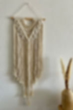 macramé mural avec perles en bois