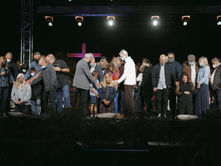 미국 새들백교회      설립 이후 처음으로 여성에게 목사 안수