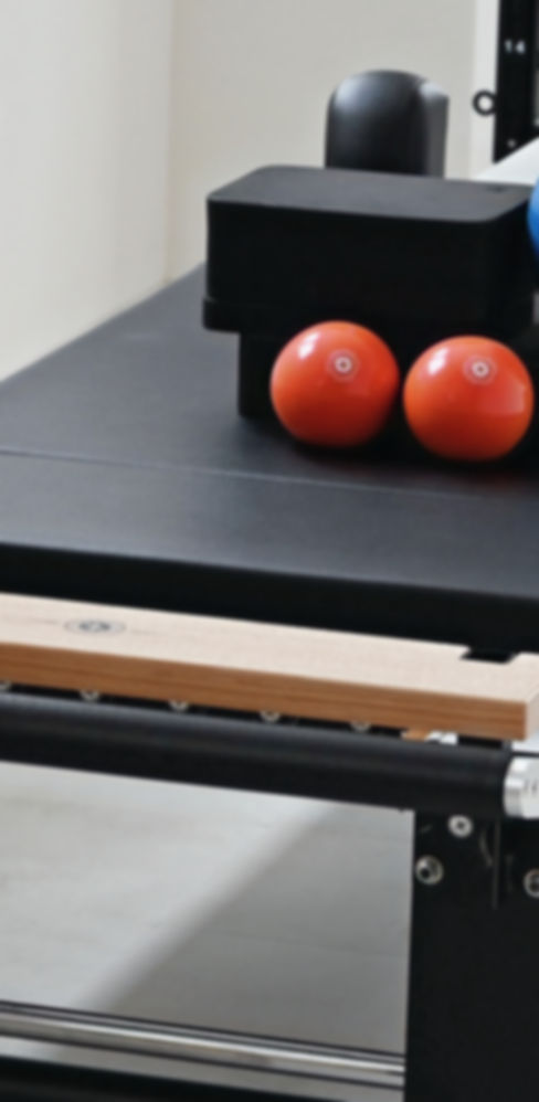 white_floor_reformer_with_trainning_balls