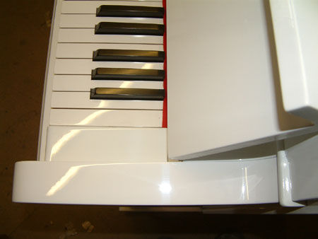 Thumbnail: White Yamaha U1 Upright Piano