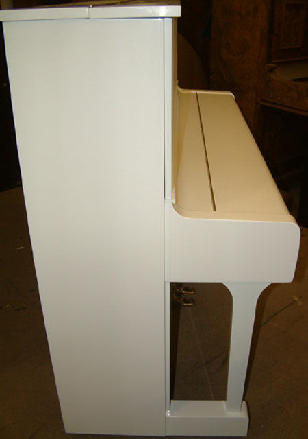 Thumbnail: White Yamaha U1 Upright Piano