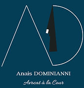 Logo Anais DOMINIANNI, Avocat au barreau de Bordeaux. Robe Avocat. Initiales.