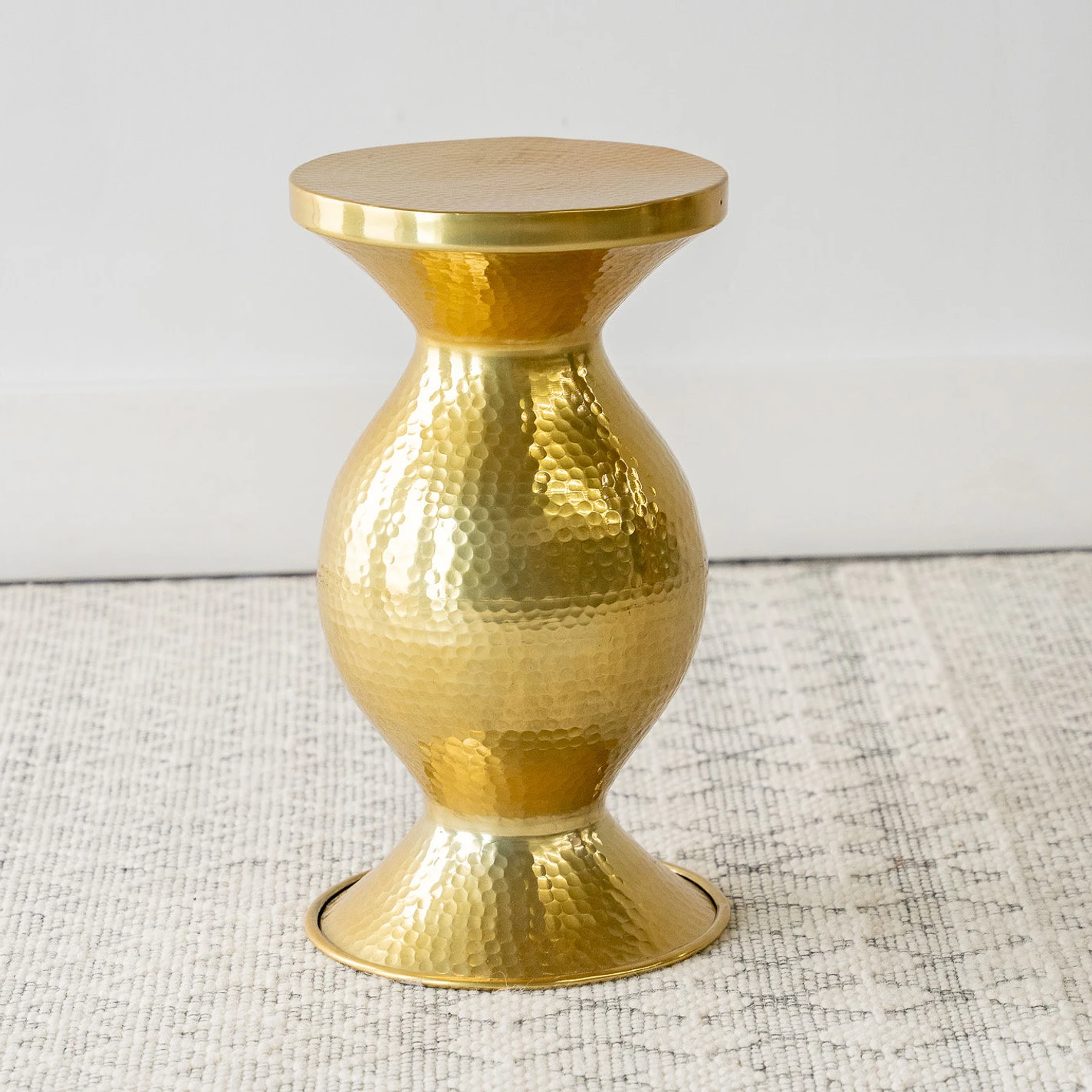 gold urn 