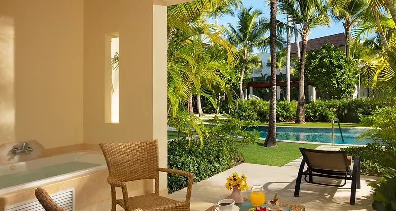 Preferred Club Deluxe Swim Up.webp