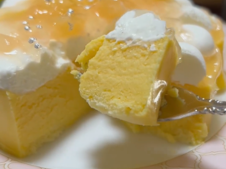 白桃のスイーツ、ケーキ。