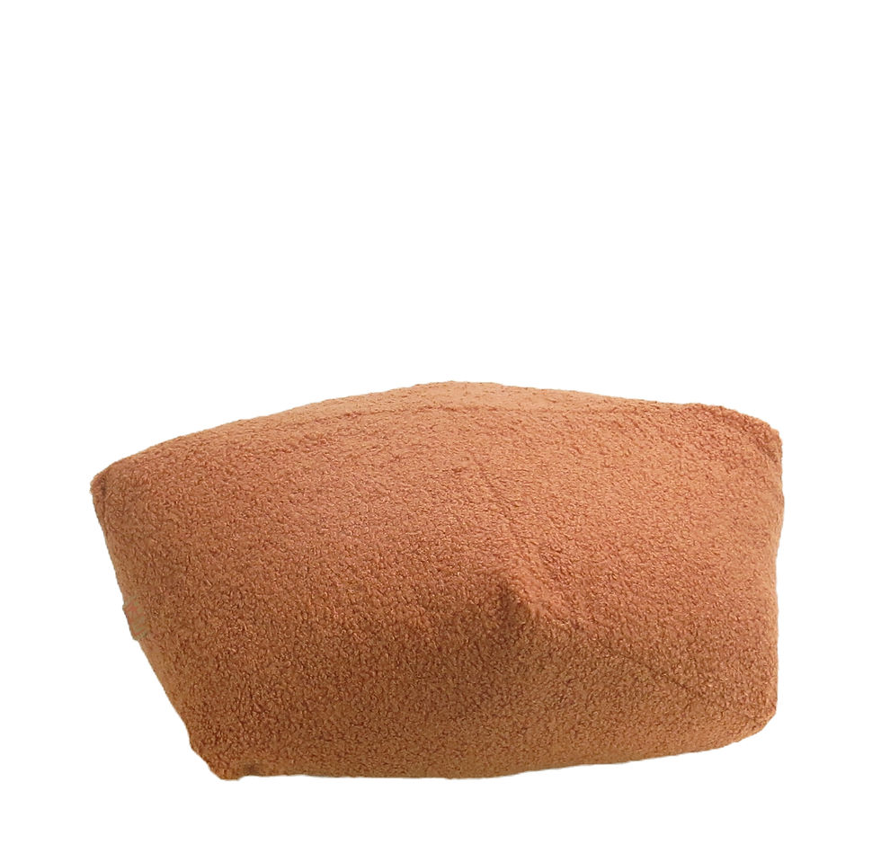 pohled zboku na originální střih polštáře