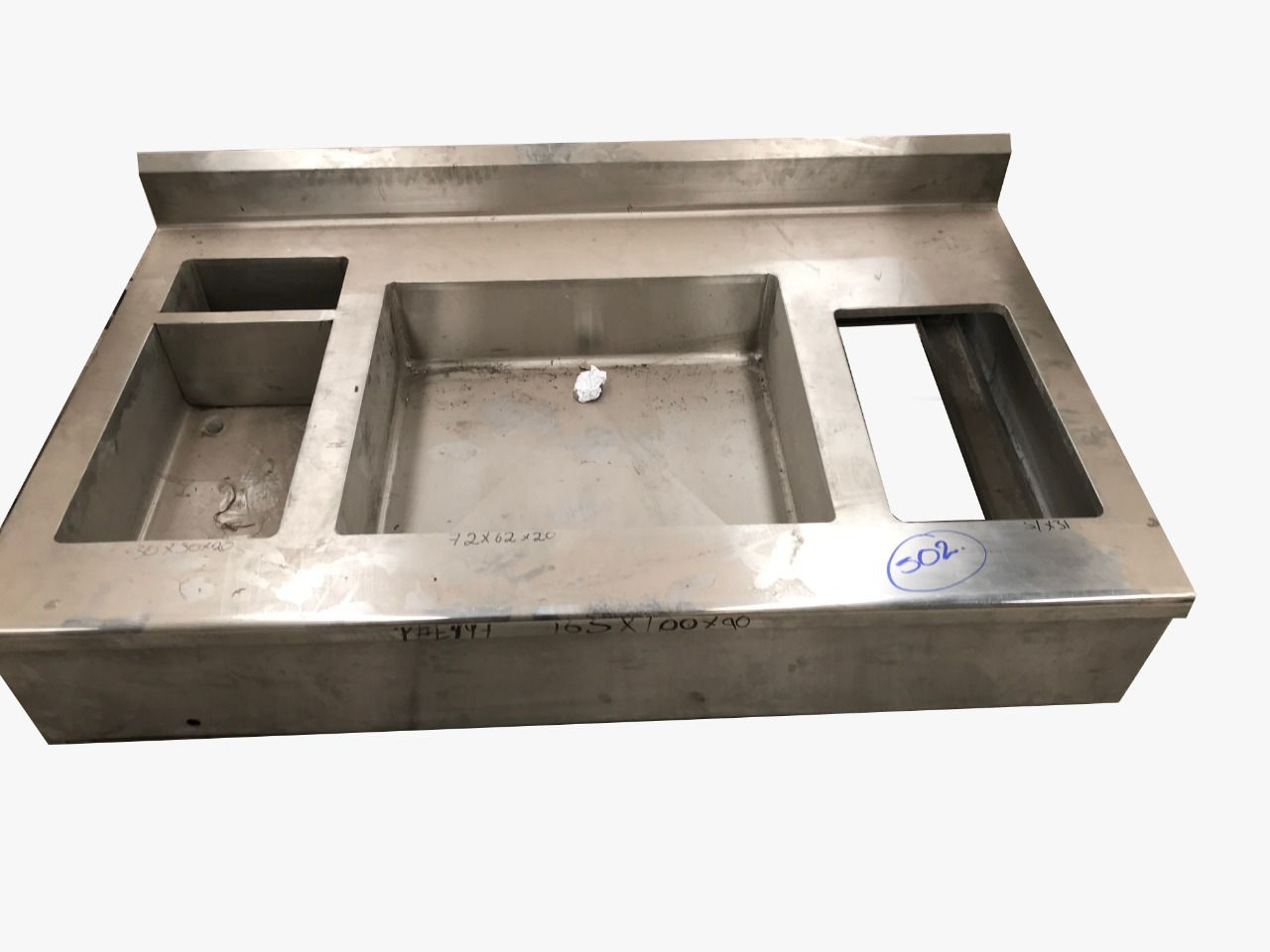 Cubierta con vanos y desagüe. 1650 x 700 x 900