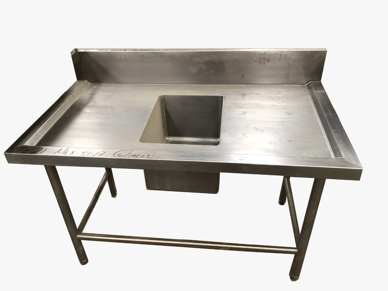 Mesa baja con tarja. 1200 x 660 x 760