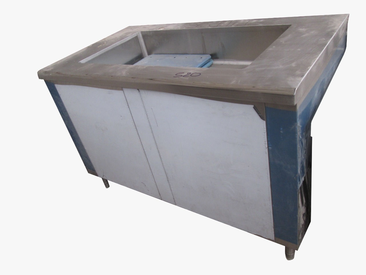 Gabinete con tina. 1400 x 760 x 900