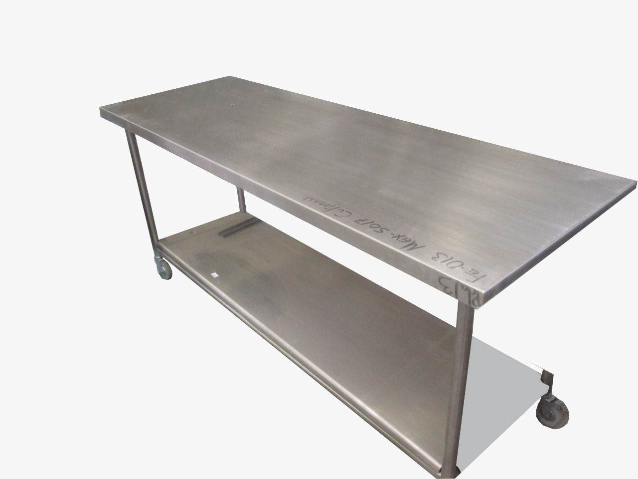 Mesa en isla movil. 2000 x 700 x 900