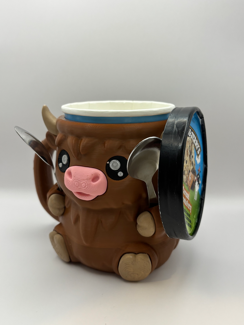 Thumbnail: highland cow holding lid