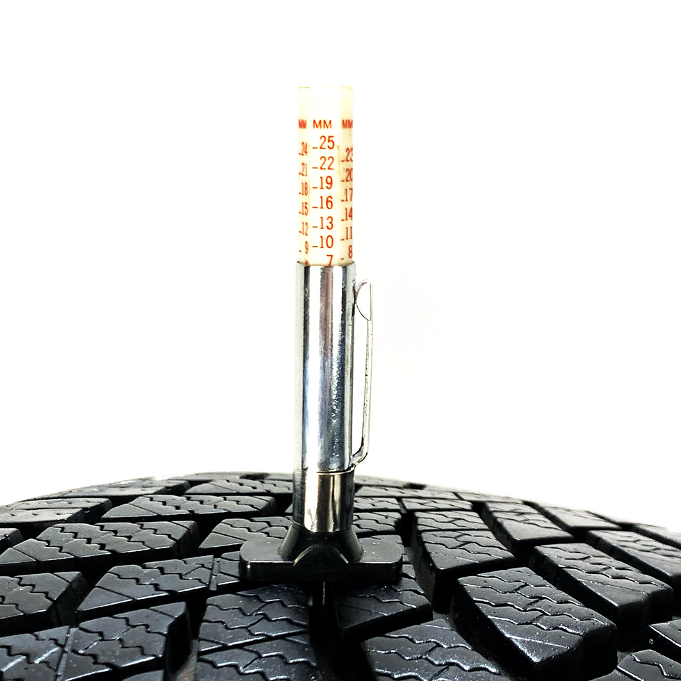 Miniaturbild: 2x 215/60 R16 99H Bridgestone DOT2021 Profil 7,2-7 mm Blizzak LM005
