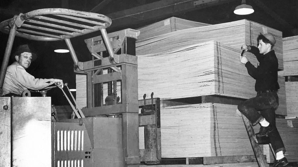 Image from the early 1900s of factory workers in the Richlite manufacturing plant.