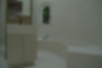 English Alt text: "Conmarble Design Studio's striking microcement walls in Qatar and Riyadh homes, displaying remarkable interior decoration, home design, and creative interior ideas for a modern and chic living environment." Arabic Alt text: "جدران المايكروسيمنت المذهلة من استوديو كونماربل للتصميم في منازل قطر والرياض، تظهر ديكور داخلي رائع وتصميم منزلي وأفكار داخلية مبتكرة لبيئة معيشة عصرية وأنيقة."