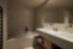 English Alt text: "Conmarble Design Studio's striking microcement walls in Qatar and Riyadh homes, displaying remarkable interior decoration, home design, and creative interior ideas for a modern and chic living environment." Arabic Alt text: "جدران المايكروسيمنت المذهلة من استوديو كونماربل للتصميم في منازل قطر والرياض، تظهر ديكور داخلي رائع وتصميم منزلي وأفكار داخلية مبتكرة لبيئة معيشة عصرية وأنيقة."
