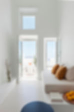 English Alt text: "Conmarble Design Studio's striking microcement walls in Qatar and Riyadh homes, displaying remarkable interior decoration, home design, and creative interior ideas for a modern and chic living environment." Arabic Alt text: "جدران المايكروسيمنت المذهلة من استوديو كونماربل للتصميم في منازل قطر والرياض، تظهر ديكور داخلي رائع وتصميم منزلي وأفكار داخلية مبتكرة لبيئة معيشة عصرية وأنيقة."