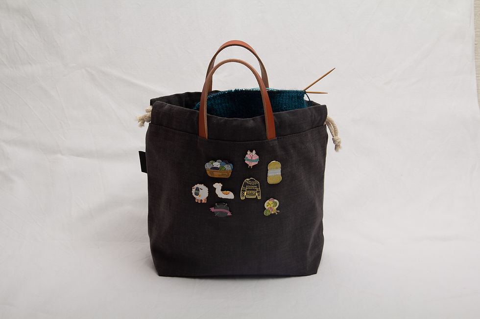 Miniaturbild: Emaille- Pin "Yarn Squisher"