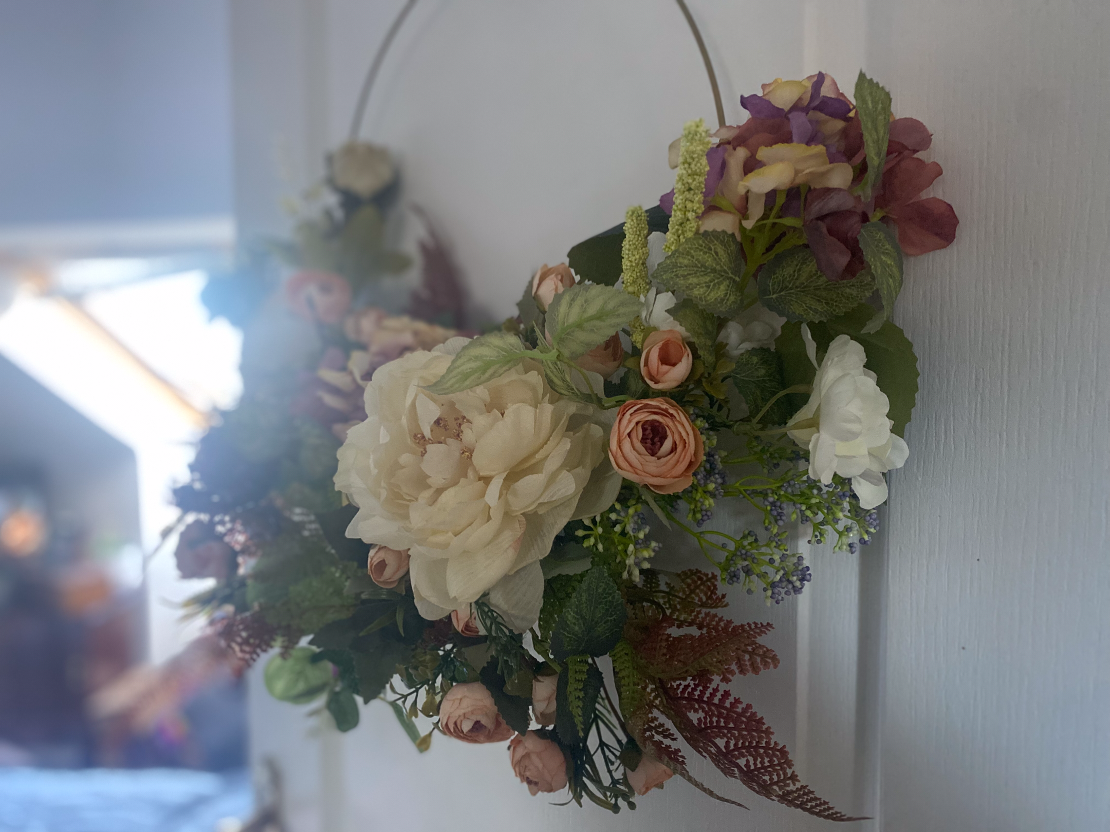 Modern elegance in a blooming circle