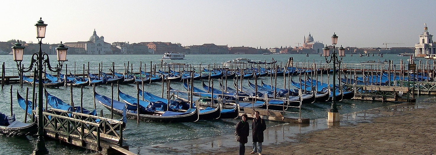 f5 gondolas and high tide.JPG
