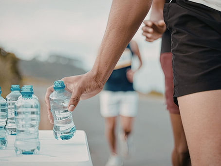 Afinal, precisa mesmo comer e beber durante uma corrida? 