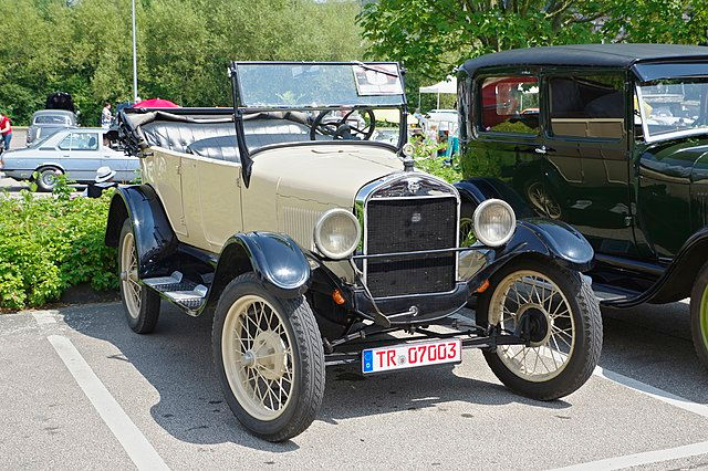 Imagen de Wikimedia Commons: Ford Model T BW 2018-07-15 13-17-15.jpg