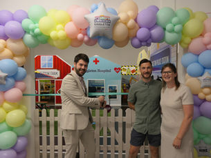 Cllr Duncan Pascoe, Mayor of Haywards Heath, cutting the ribbon alongside Harry and Ayla Batchelor, owners of Giggleton