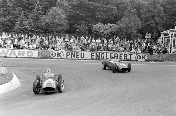 Jo Bonnier and Dan Gurney racing at the 1959 Dutch Grand Prix.