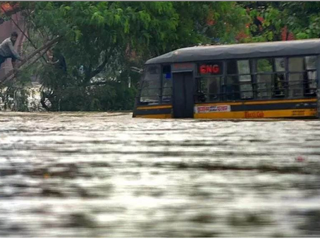 ਭਾਰੀ ਮੀਂਹ ਕਾਰਨ ਪੂਰੇ ਦੇਸ਼ 'ਚ ਮਾੜਾ ਹਾਲ, ਕਿਤੇ ਰੁੜ੍ਹਿਆ ਪੁਲ ਤੇ ਕਿਤੇ ਰਿਹਾਇਸ਼ੀ ਇਲਾਕਿਆਂ 'ਚ ਭਰ ਗਿਆ ਪਾਣੀ