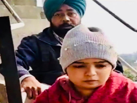 ਪਿਤਾ ਸਣੇ ਪਾਣੀ ਵਾਲੀ ਟੈਂਕੀ ’ਤੇ ਚੜ੍ਹੀ ਪੀੜਤ ਲੜਕੀ, ਮਾਮਲਾ ਵਿਦੇਸ਼ ਭੇਜਣ ਦੇ ਨਾਂ ’ਤੇ ਹੋਈ ਲੱਖਾਂ ਦੀ ਠੱਗੀ ਦਾ
