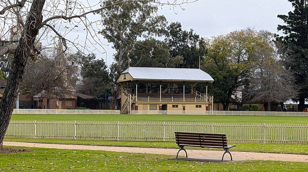 Richmond Park featuring the Pavilion (circa 1884) on the oval