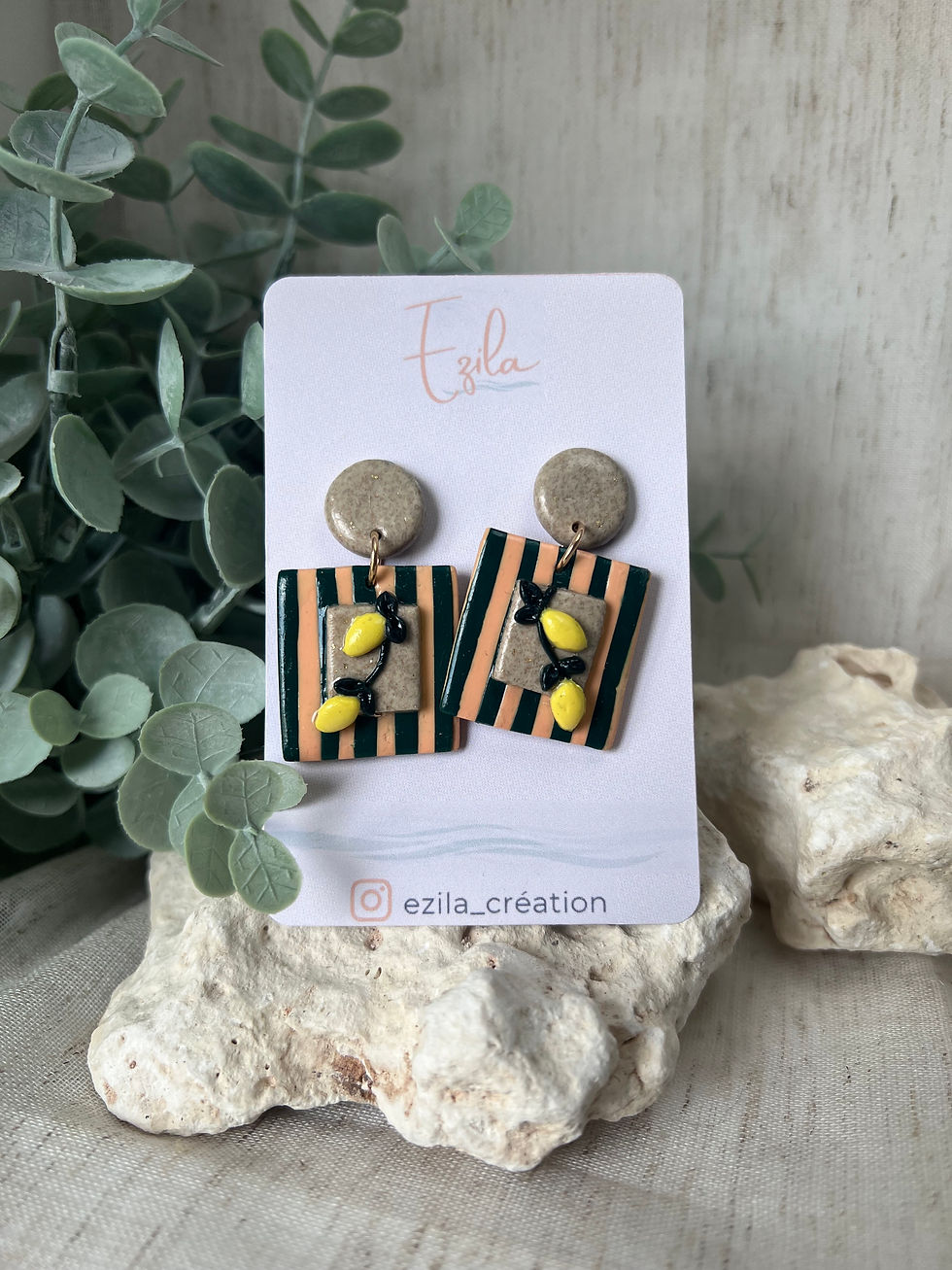 Boucles d'oreilles rayées noir et beige, motifs citrons