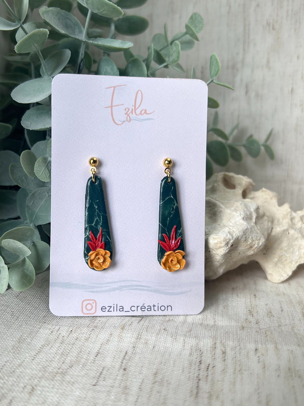 Boucles d'oreilles pendantes vert foncé avec motifs floraux Ezila