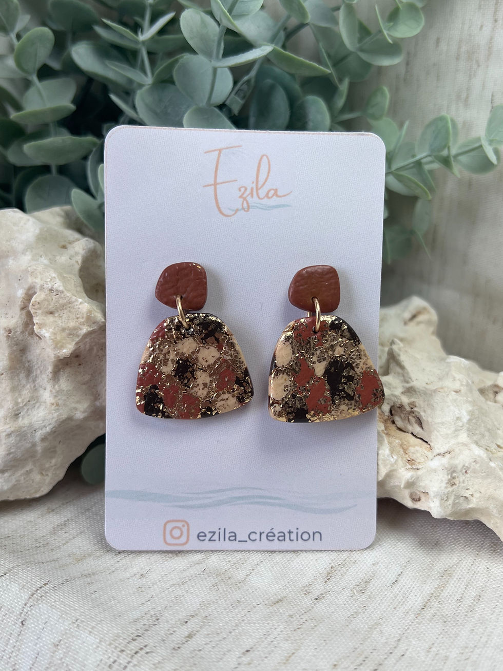 Boucles d'oreilles pendantes en argile, tons terreux