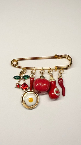 surprise charmed safety pin brooch | WOOD AND WOLFE